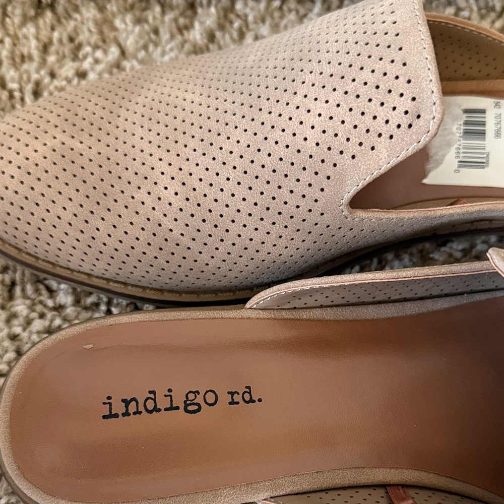 Indigo Brown Perforated Mules Brushed Suede NWT size 8 - Picture 2 of 14